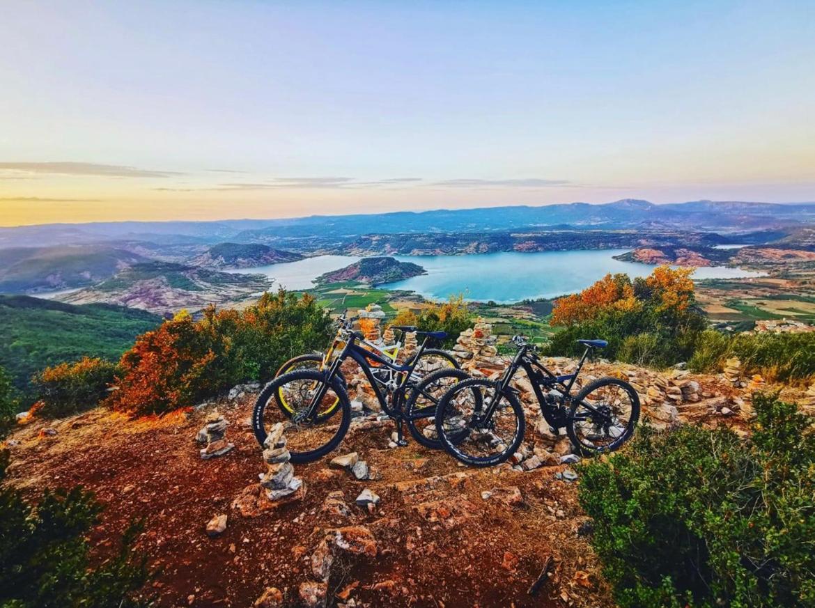 Bungalow Les Ruffes Du Salagou Clermont-lʼHérault エクステリア 写真